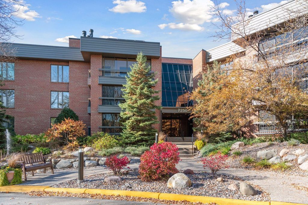 7250 Lewis Ridge Parkway 102, Edina, MN 55439
