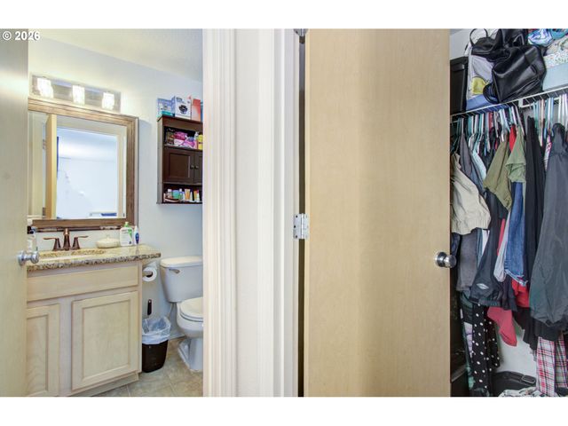 1138 W 29TH St, Vancouver, WA 98660