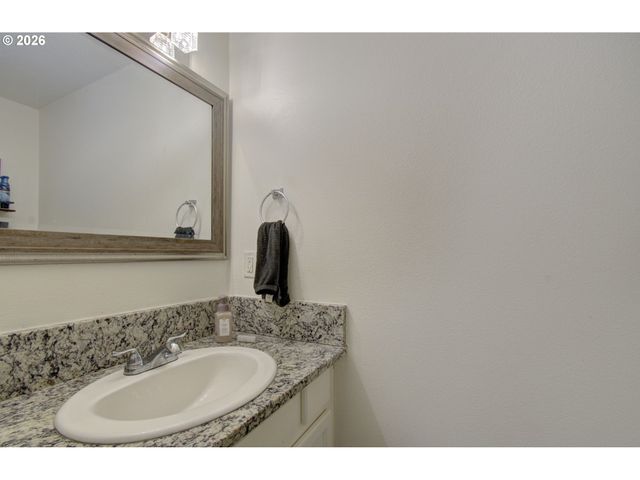 1138 W 29TH St, Vancouver, WA 98660