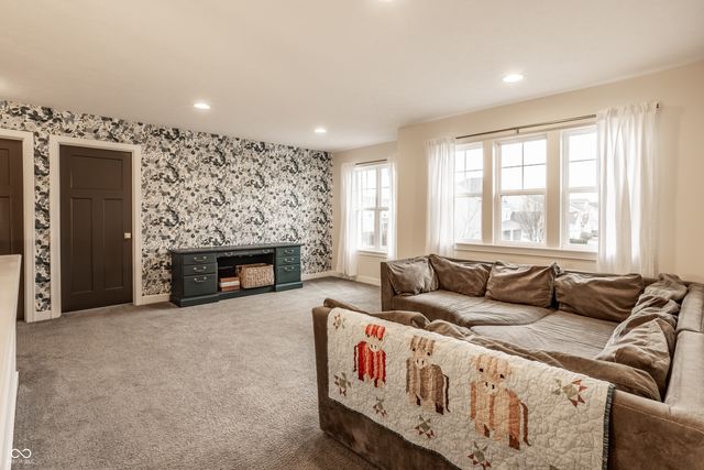 6165 Eagle Lake Drive, Zionsville, IN 46077