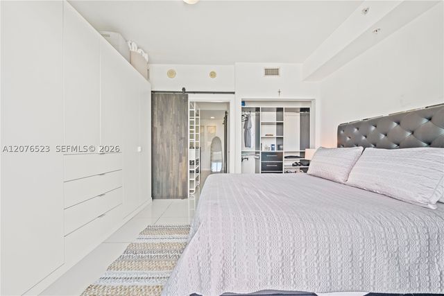 60 SW 13th St 2403, Miami, FL 33130