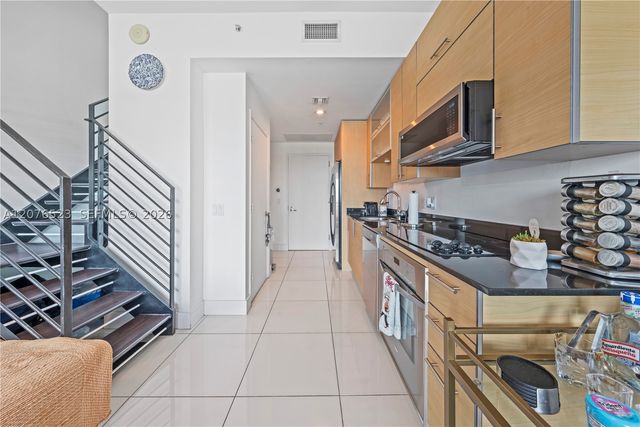 60 SW 13th St 2403, Miami, FL 33130