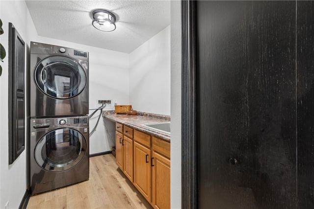 3313 Cedar Hill Drive NE, Solon, IA 52333