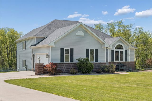3313 Cedar Hill Drive NE, Solon, IA 52333