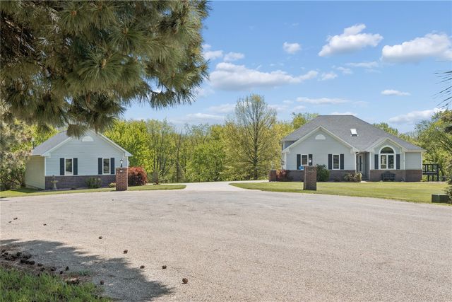 3313 Cedar Hill Drive NE, Solon, IA 52333