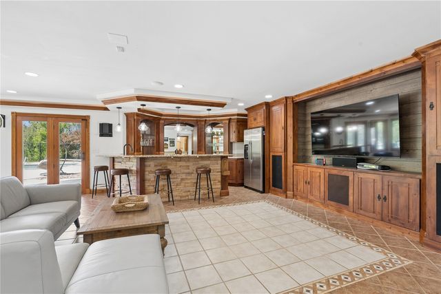 3313 Cedar Hill Drive NE, Solon, IA 52333
