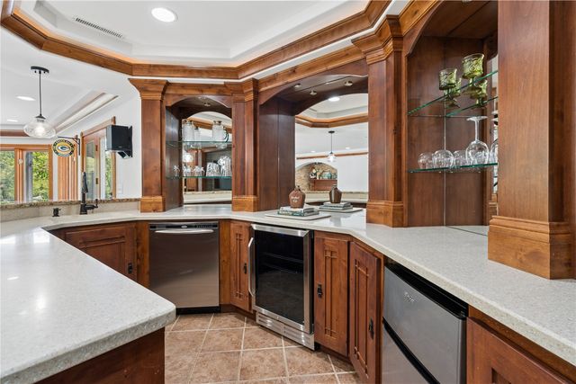 3313 Cedar Hill Drive NE, Solon, IA 52333