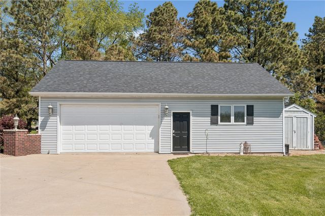 3313 Cedar Hill Drive NE, Solon, IA 52333