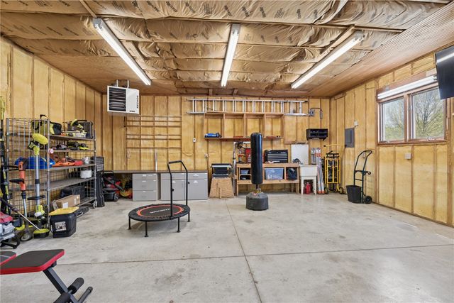 3313 Cedar Hill Drive NE, Solon, IA 52333