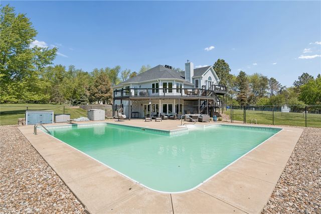 3313 Cedar Hill Drive NE, Solon, IA 52333