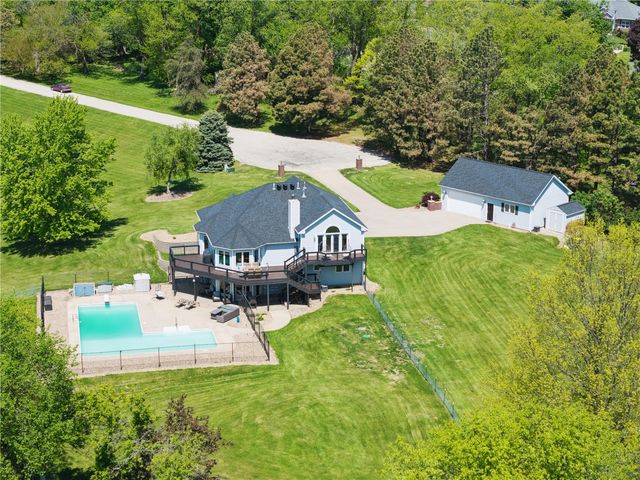 3313 Cedar Hill Drive NE, Solon, IA 52333