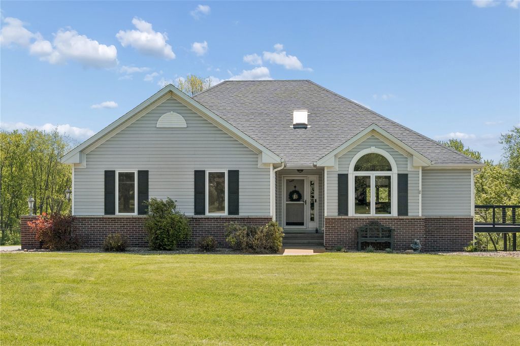 3313 Cedar Hill Drive NE, Solon, IA 52333