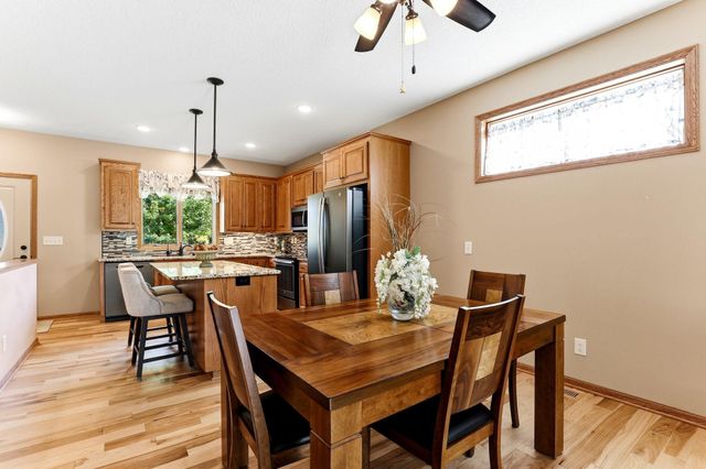 2061 Cardinal Glen Road, North Saint Paul, MN 55109
