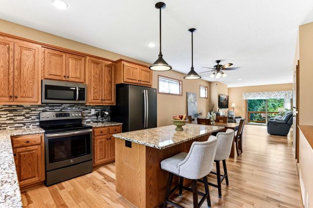 2061 Cardinal Glen Road, North Saint Paul, MN 55109