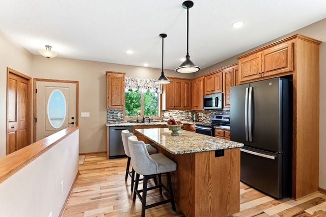 2061 Cardinal Glen Road, North Saint Paul, MN 55109