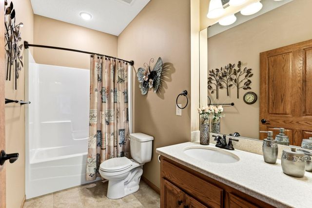 2061 Cardinal Glen Road, North Saint Paul, MN 55109