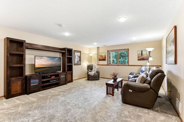 2061 Cardinal Glen Road, North Saint Paul, MN 55109