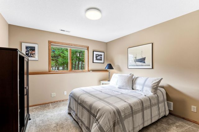 2061 Cardinal Glen Road, North Saint Paul, MN 55109