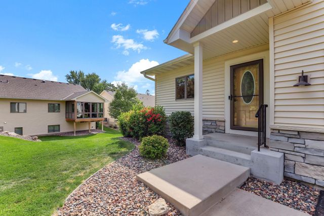 2061 Cardinal Glen Road, North Saint Paul, MN 55109