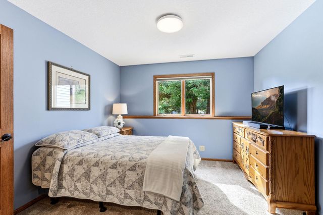 2061 Cardinal Glen Road, North Saint Paul, MN 55109