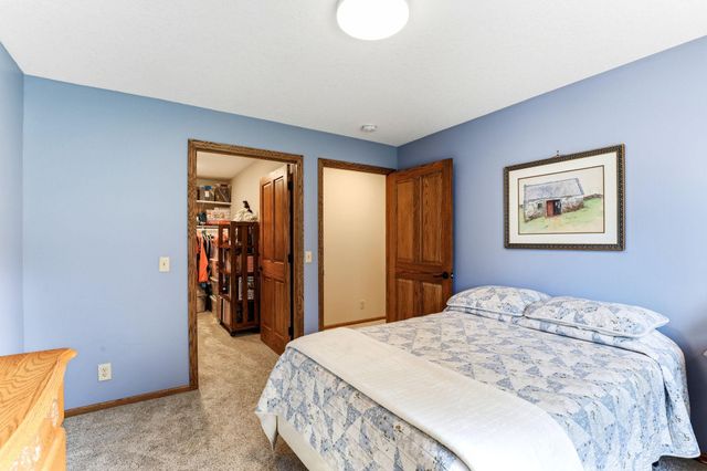 2061 Cardinal Glen Road, North Saint Paul, MN 55109