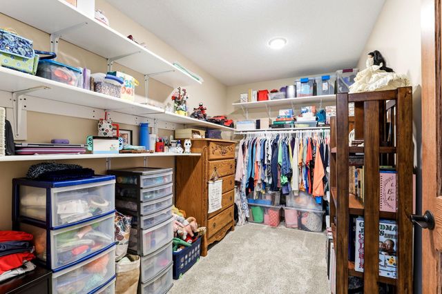 2061 Cardinal Glen Road, North Saint Paul, MN 55109