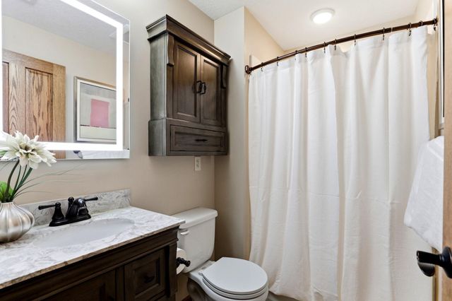 2061 Cardinal Glen Road, North Saint Paul, MN 55109