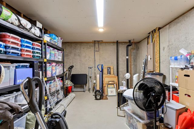 2061 Cardinal Glen Road, North Saint Paul, MN 55109