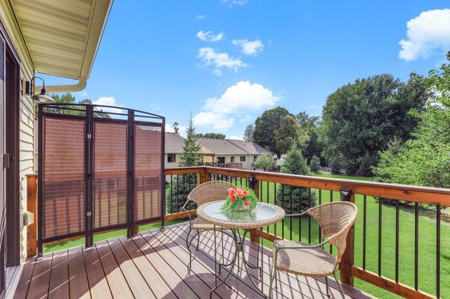 2061 Cardinal Glen Road, North Saint Paul, MN 55109