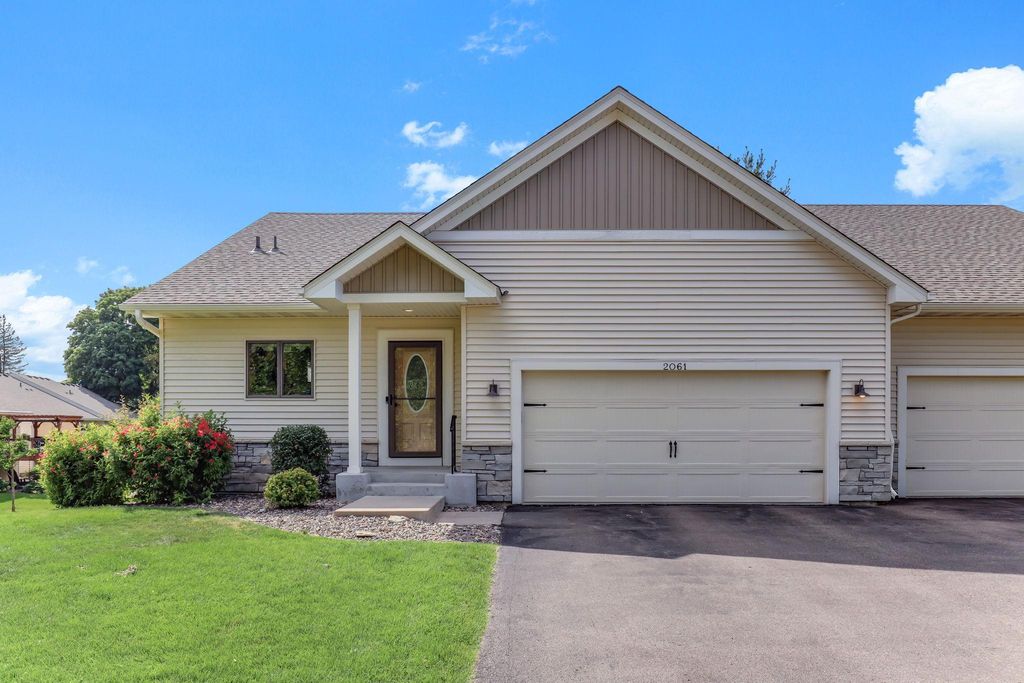 2061 Cardinal Glen Road, North Saint Paul, MN 55109
