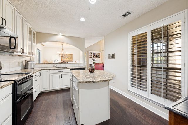 2719 Fairway Park Street, Grand Prairie, TX 75050