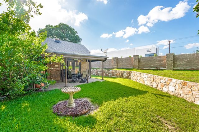 2719 Fairway Park Street, Grand Prairie, TX 75050