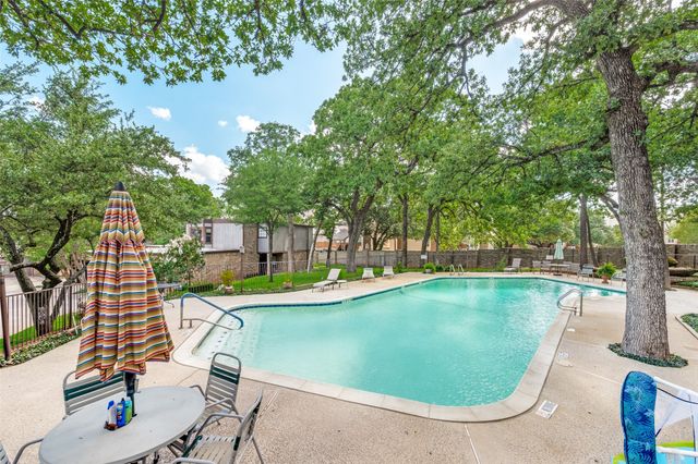 2719 Fairway Park Street, Grand Prairie, TX 75050
