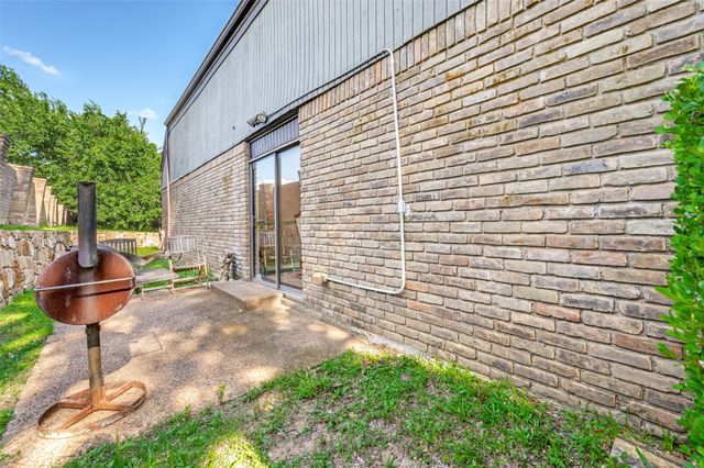 2719 Fairway Park Street, Grand Prairie, TX 75050