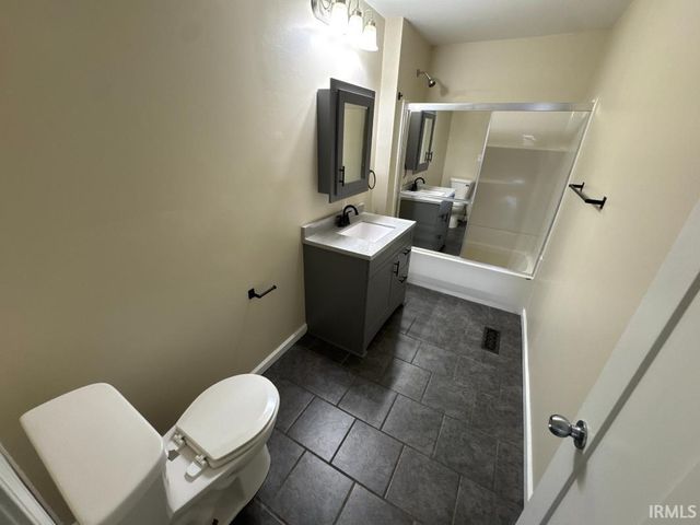 1214 E Bellmont Road, Decatur, IN 46733