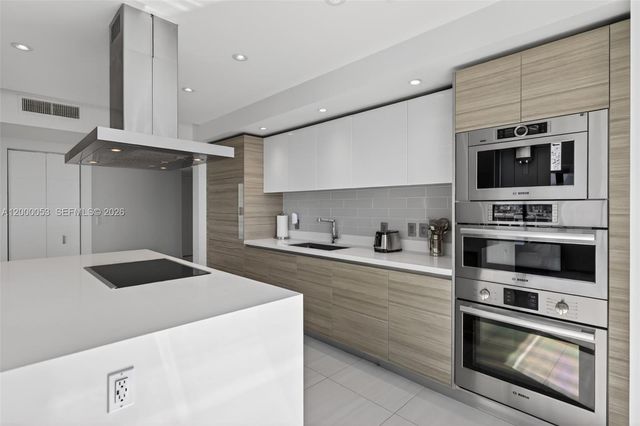 300 Sunny Isles Blvd 4-807, Sunny Isles Beach, FL 33160