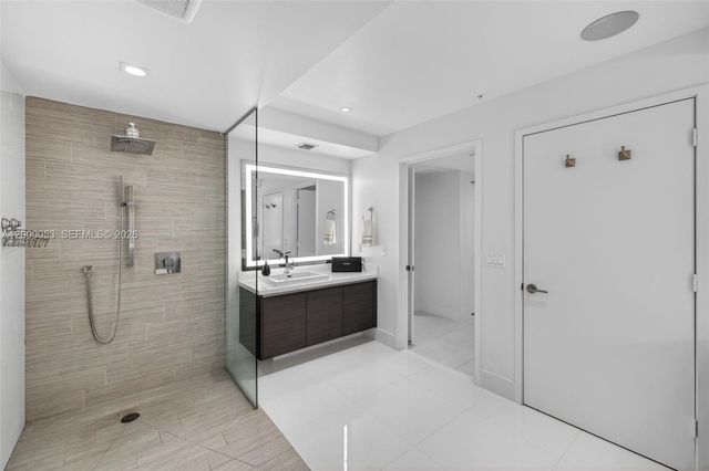 300 Sunny Isles Blvd 4-807, Sunny Isles Beach, FL 33160