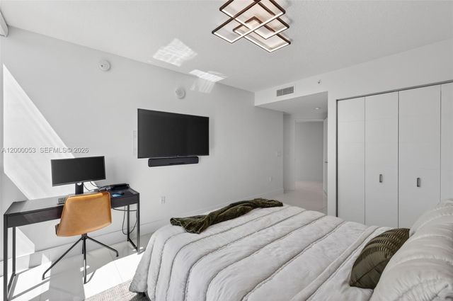 300 Sunny Isles Blvd 4-807, Sunny Isles Beach, FL 33160