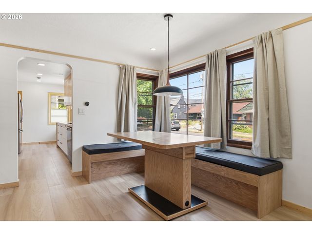 3132 Ne ROSA PARKS Way, Portland, OR 97211