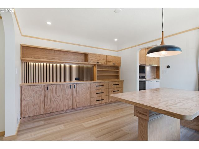 3132 Ne ROSA PARKS Way, Portland, OR 97211