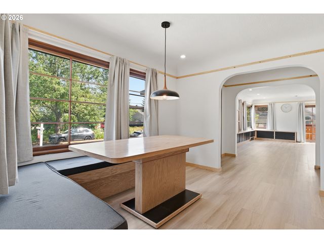 3132 Ne ROSA PARKS Way, Portland, OR 97211