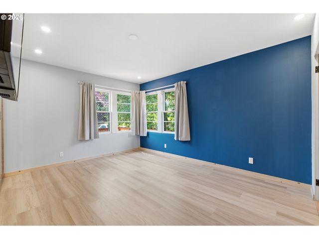 3132 Ne ROSA PARKS Way, Portland, OR 97211