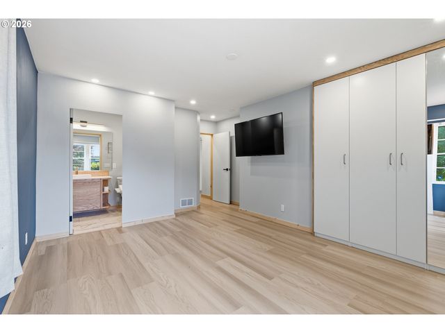 3132 Ne ROSA PARKS Way, Portland, OR 97211