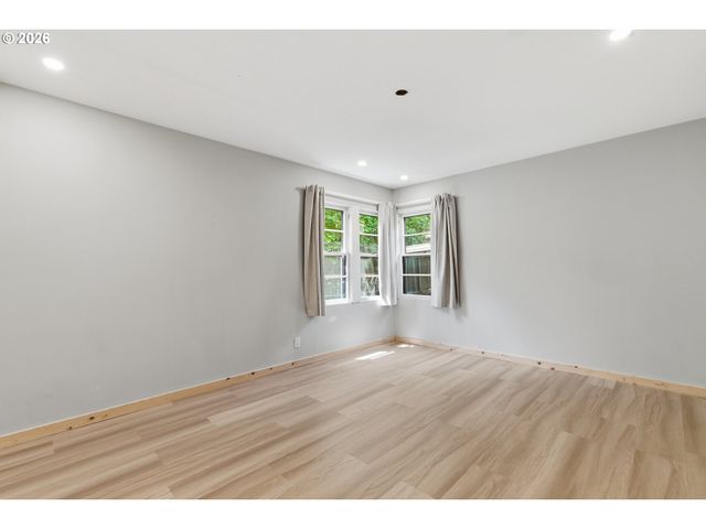 3132 Ne ROSA PARKS Way, Portland, OR 97211