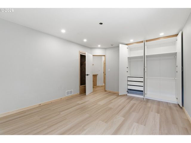 3132 Ne ROSA PARKS Way, Portland, OR 97211