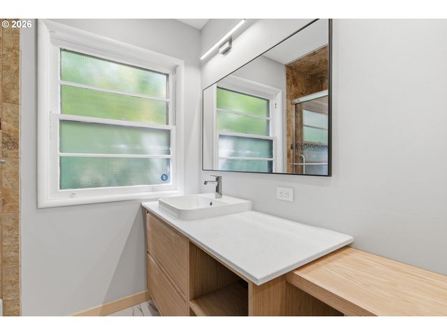 3132 Ne ROSA PARKS Way, Portland, OR 97211