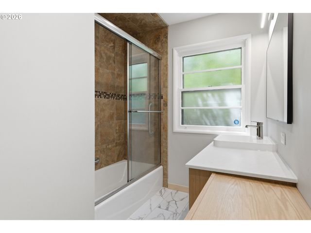 3132 Ne ROSA PARKS Way, Portland, OR 97211