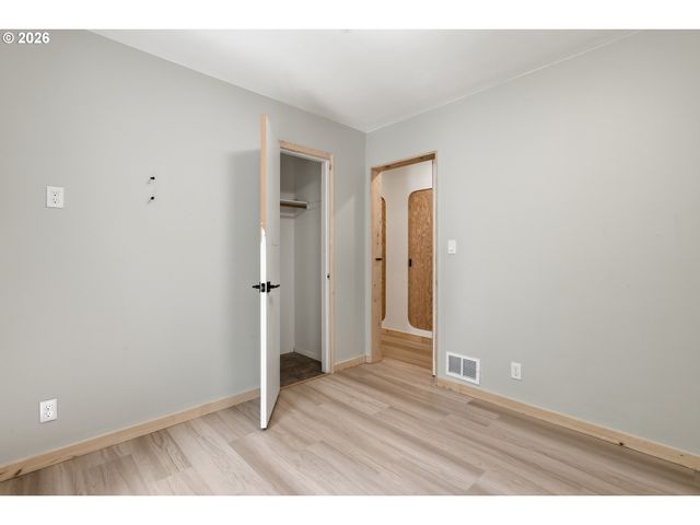3132 Ne ROSA PARKS Way, Portland, OR 97211