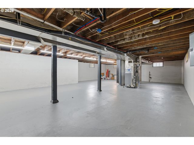 3132 Ne ROSA PARKS Way, Portland, OR 97211