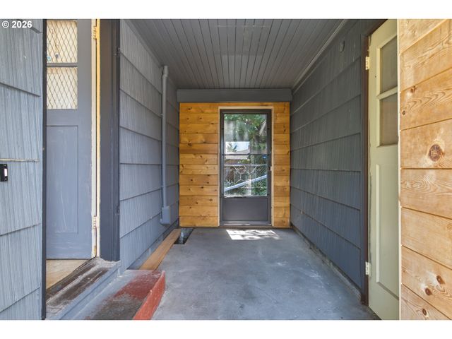 3132 Ne ROSA PARKS Way, Portland, OR 97211